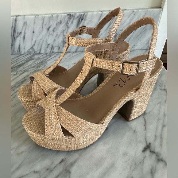 Wild Pair Women's Platform Sandals - Picture 2 of 9